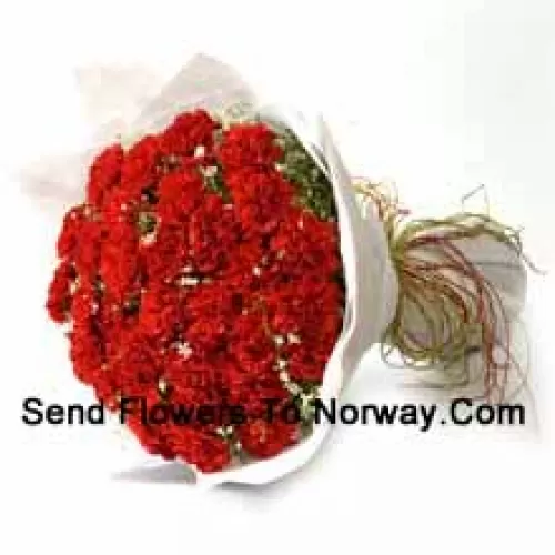 Strauß aus 37 roten Nelken mit saisonalen Füllern