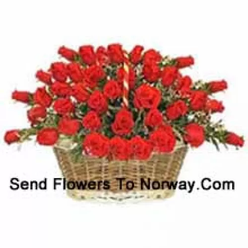 Un bellissimo cesto di 51 rose rosse