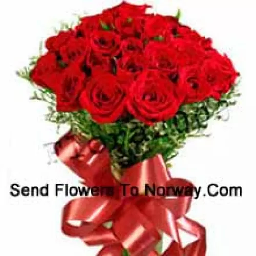 Mazzo di 25 rose rosse con riempitivi stagionali